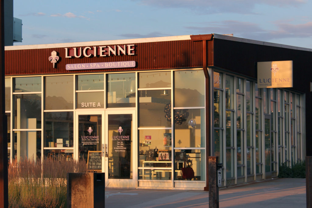 Lucienne Salon